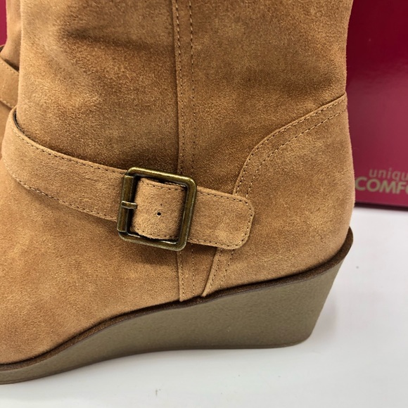 Aerosoles Women’s The Robbins Egg Knee-High Boot - Picture 3 of 5